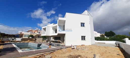 Haus T4 mit Schwimmbad im Bau - Albufeira