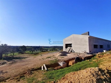 Mixed land for sale with 122.840 m2 and villa T4- Algoz