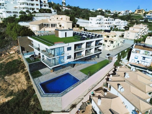 New 0+1 bedroom apartment with swimming pool, sea view and view of Albufeira Marina