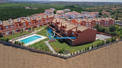 Nouvelle villa de 3 chambres à Cond. Fermé - Orange Golf Village Development - Alcantarilha