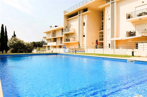 Apartamento T2 remodelado com garagem e piscina localizado em Albufeira- Correeira