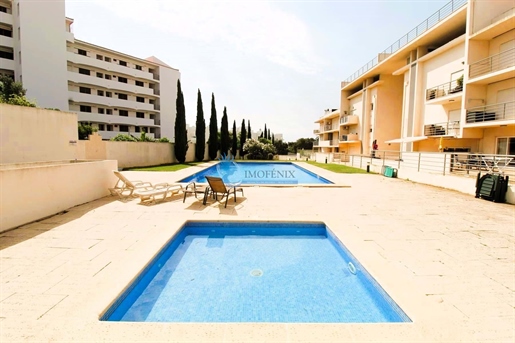 Refurbished 2 bedroom apartment with garage and swimming pool located in Albufeira- Correeira