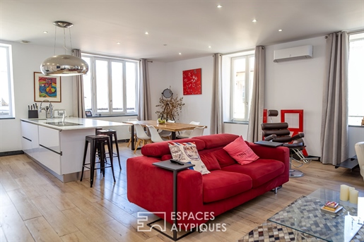 Renovated flat in a Renaissance building in the city centre with outdoor rooftop terrace