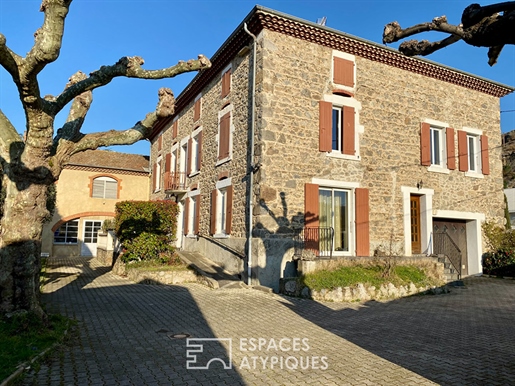 In the Ardèche, a former craftsman's house, still rich in its premises and its position.