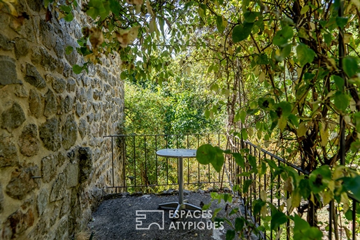 Le refuge d'un artiste peintre en Ardèche verte.