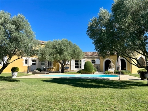 Large Provencal villa with landscaped garden and swimming pool, near Valence Tgv station