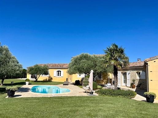 Large Provencal villa with landscaped garden and swimming pool, near Valence Tgv station