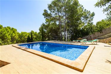 Impeccable detached house situated in the exclusive urbanisation of Playetas, 5 minutes from Voramar