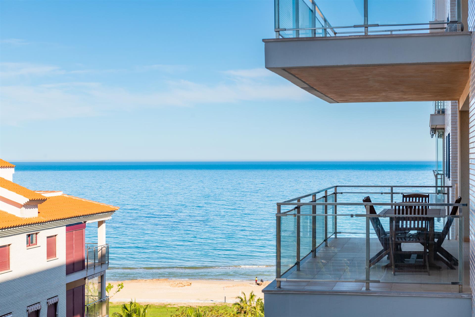 Prachtig appartement aan het strand met uitzicht op zee in de beste buurt van Marina D'or