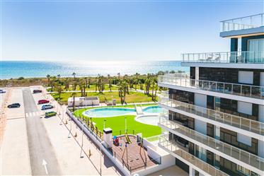 Brand new flat with fabulous sea views in first line of the beach.