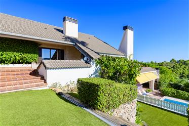 Very spacious property, impeccable, situated in La Coma with spectacular views of the golf course.
