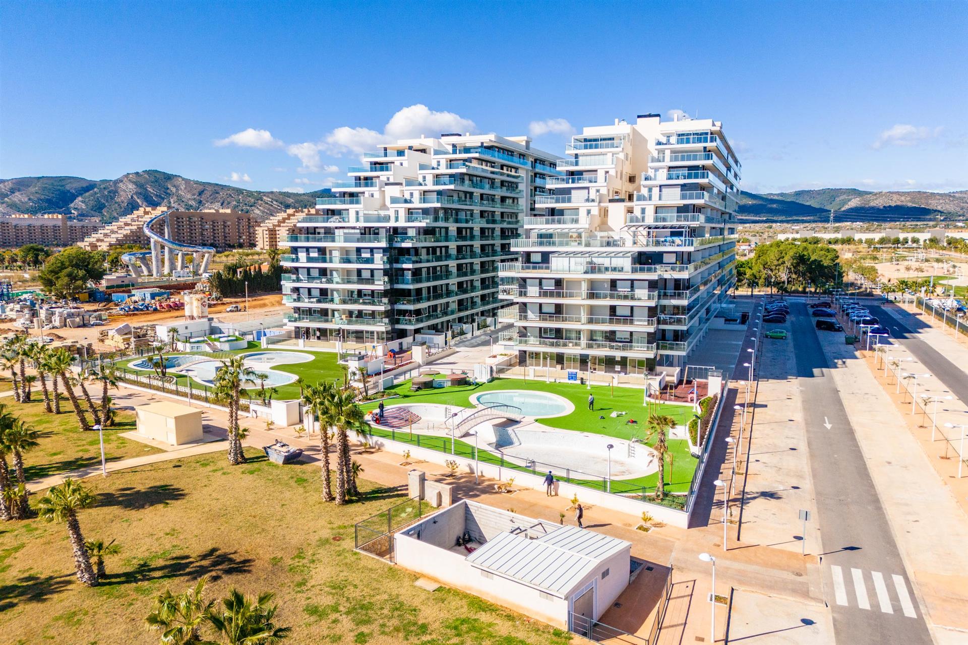 Gloednieuw gebouwd appartement met uitzicht op zee aan het strand
