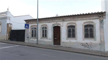 Typical algarvian villa to renovate, Tavira