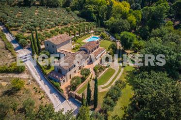 Casale con piscina e parco alle porte di Assisi