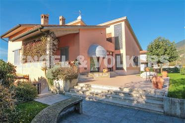 Villa with garden between Assisi and Spello