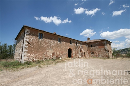 Tuscan country houses to restore for sale in the Crete Senesi