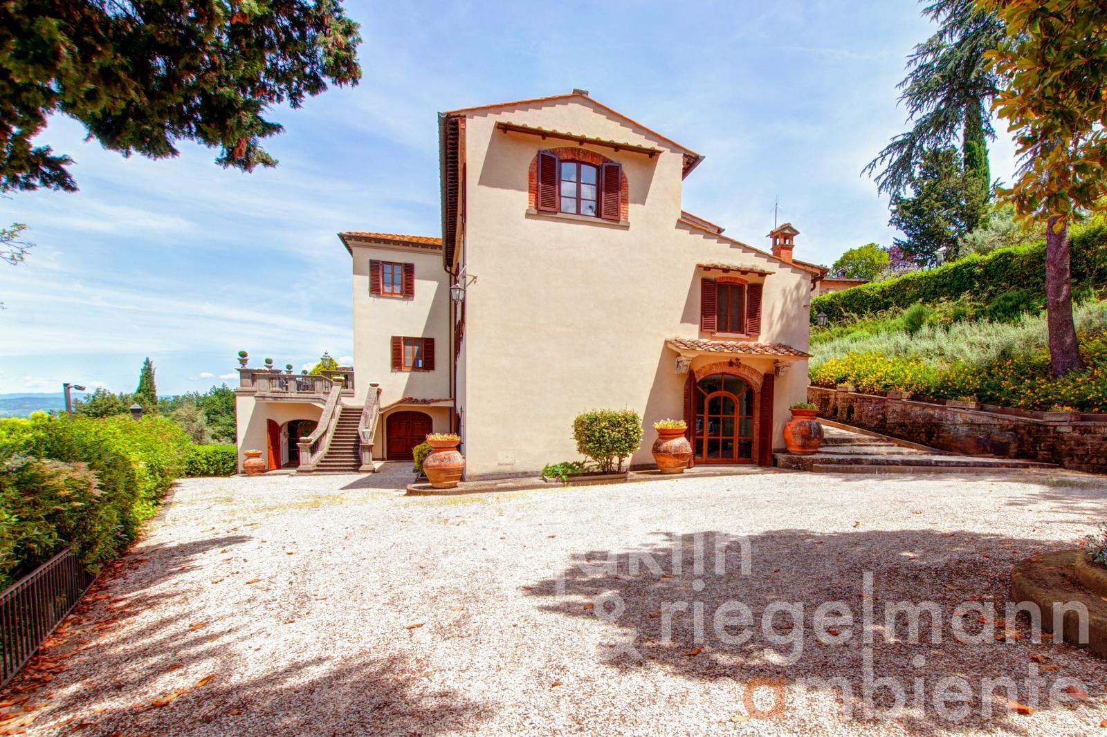 Prestigious and elegant 17th century villa with views of Arezzo