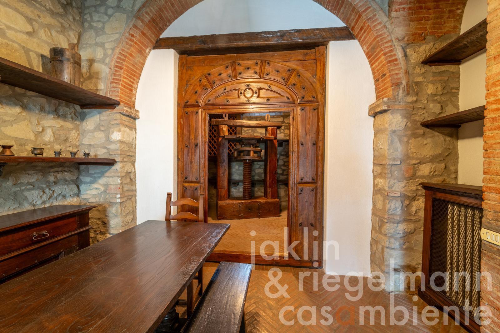 Prestigious and elegant 17th century villa with views of Arezzo
