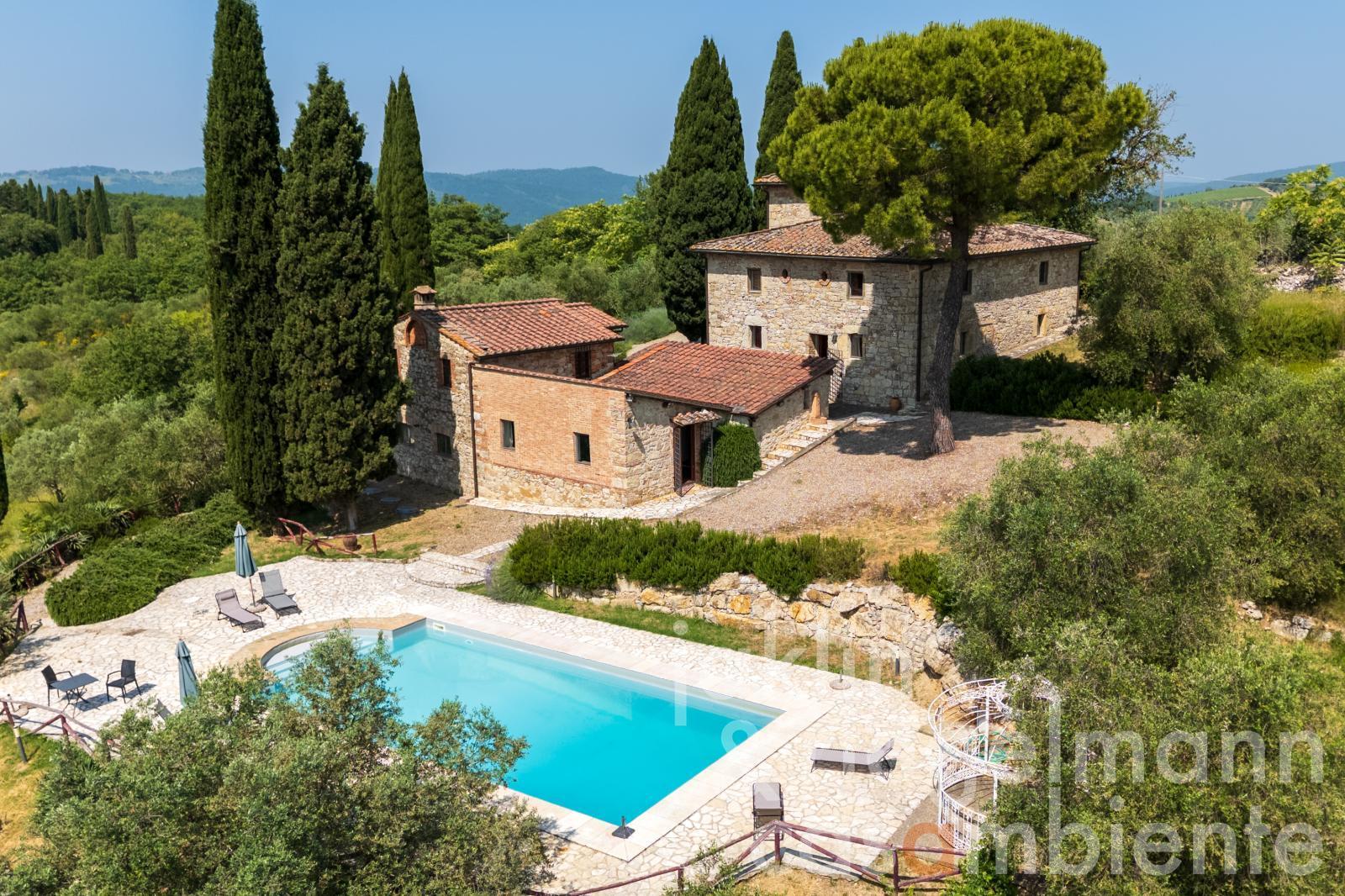 Country house with outbuildings and pool in the heart of Chianti with stunning views over the countr