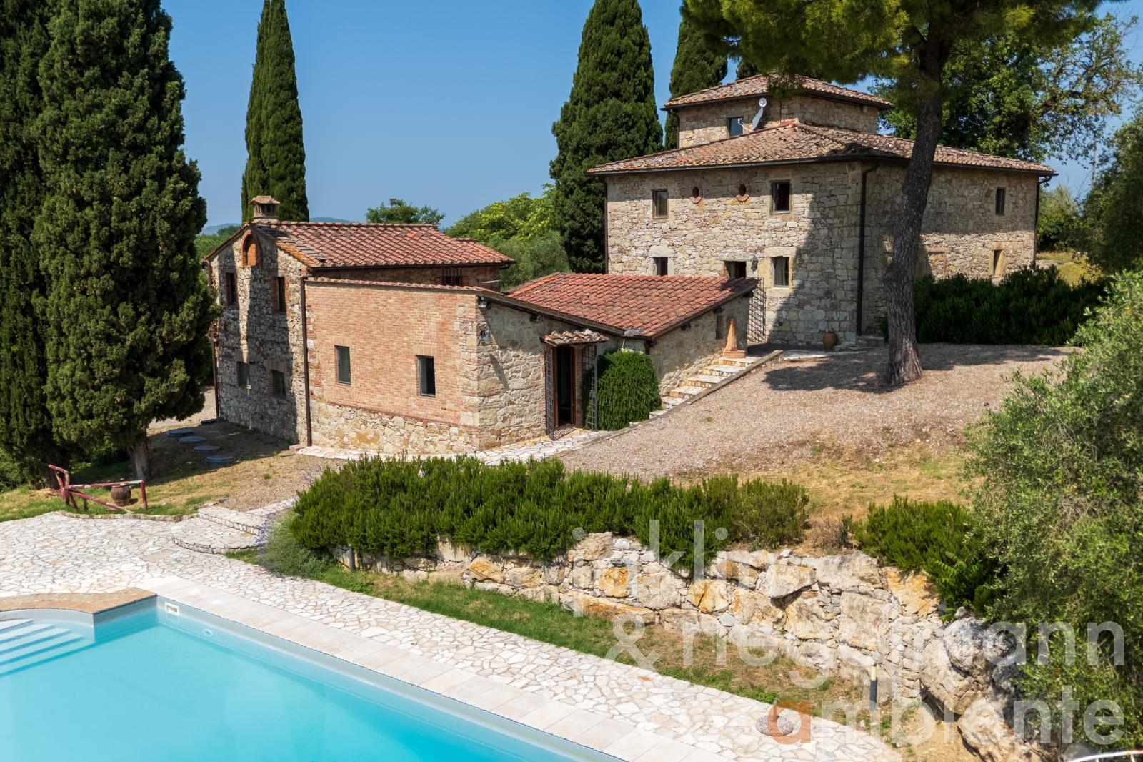 Country house with outbuildings and pool in the heart of Chianti with stunning views over the countr