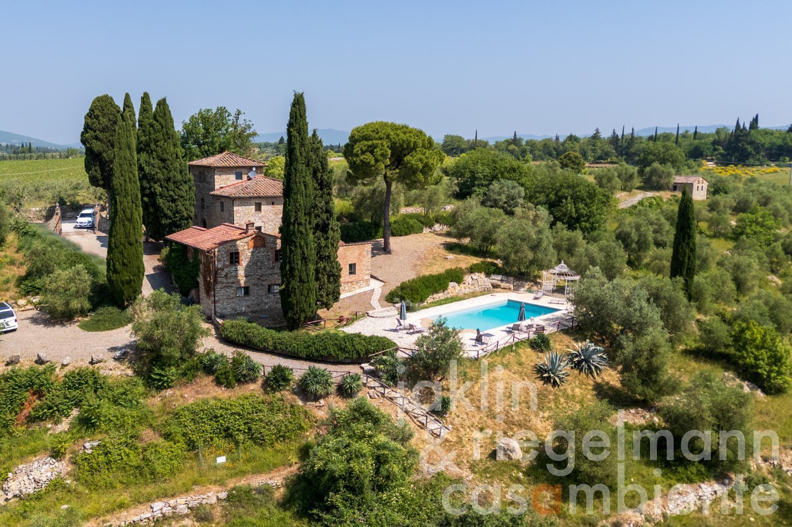 Country house with outbuildings and pool in the heart of Chianti with stunning views over the countr