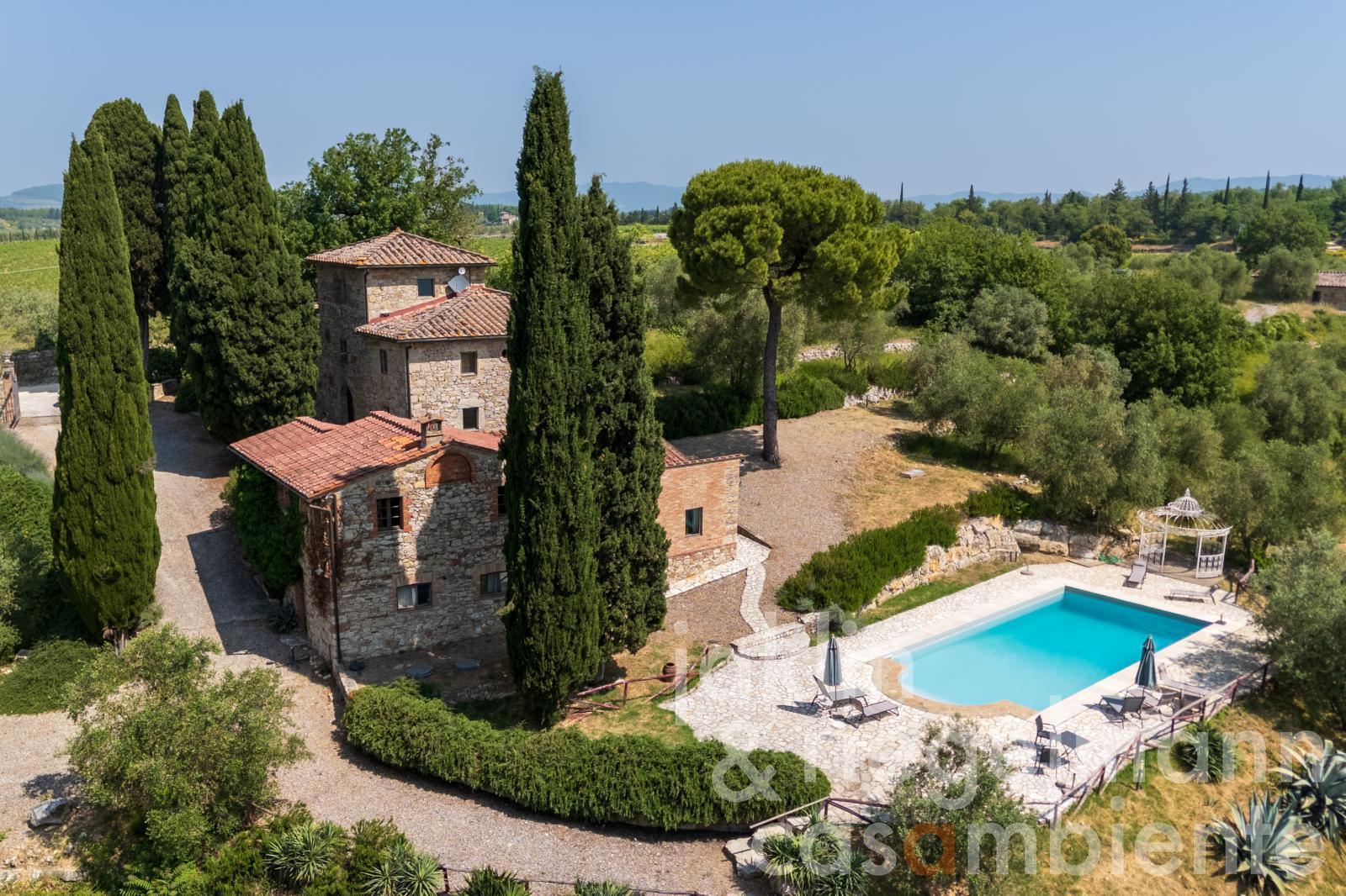 Country house with outbuildings and pool in the heart of Chianti with stunning views over the countr