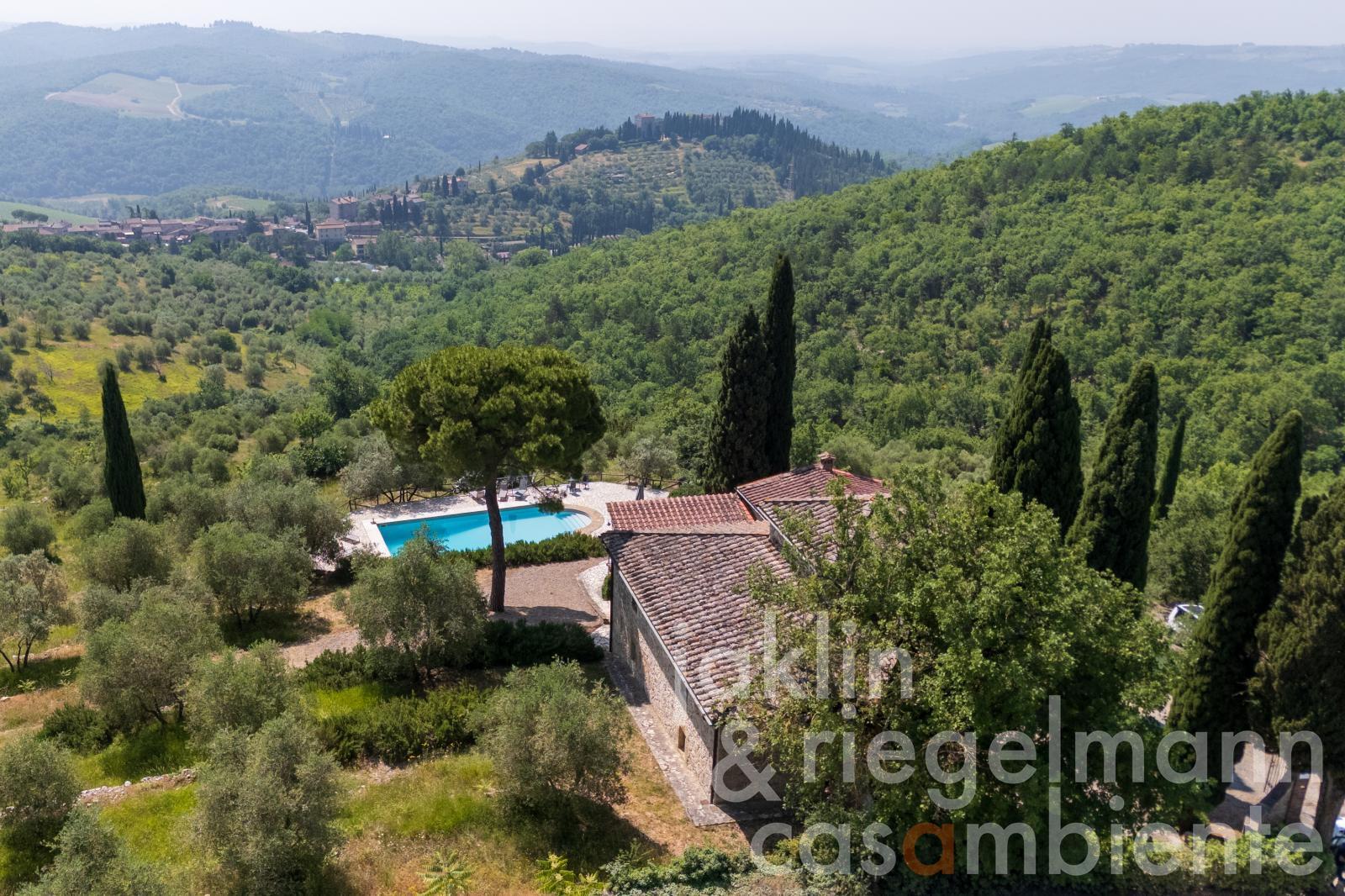 Country house with outbuildings and pool in the heart of Chianti with stunning views over the countr