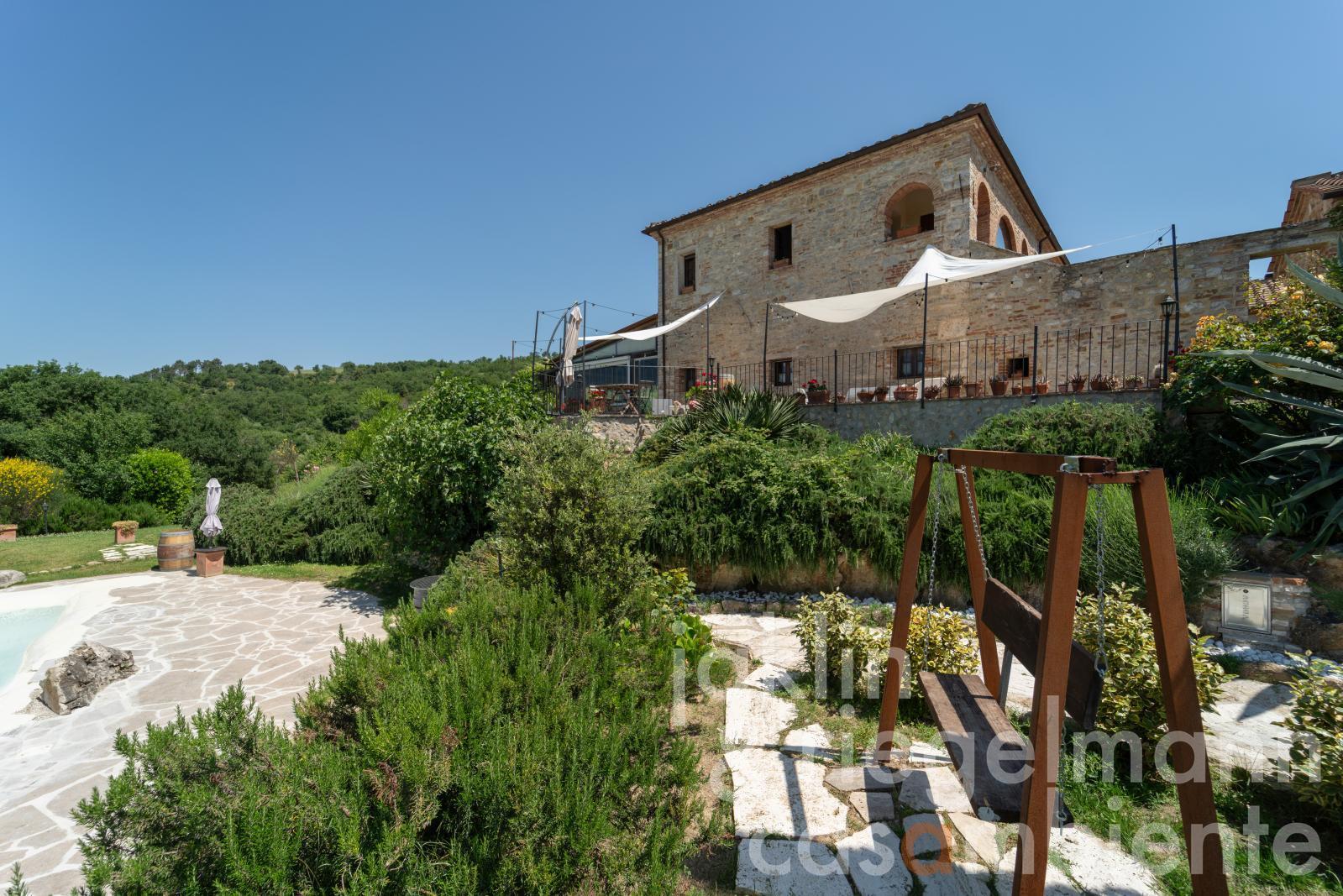 Property in a dream location with views stretching to Siena and Montalcino
