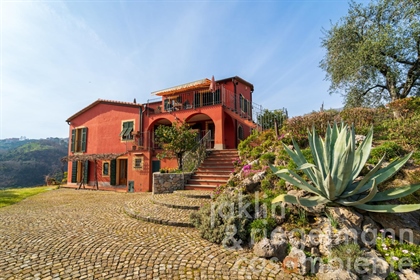 Villa oberhalb von La Spezia mit Traumblick auf die Bucht