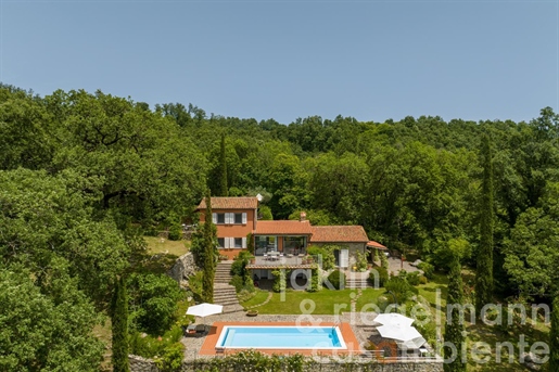 Country house in a dream location with modern interior design, heated pool and sea views