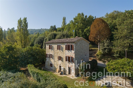 Two houses with panoramic swimming pool and ca. 2 ha of land near Umbertide