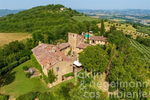 Extraordinary estate with own wine and olive oil production near Perugia