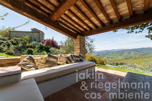 Tastefully restored farmhouse with infinity pool and 2 outbuildings to restore near Città di Castell