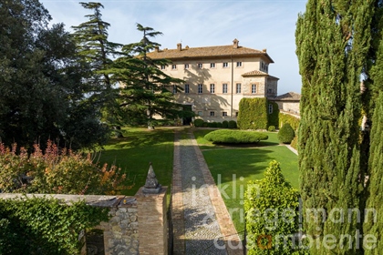 Magnifico palazzo italiano del Xvii secolo con parco privato in Umbria