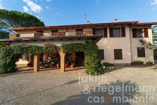 Großzügiger Landsitz mit Herrenhaus und Gästehaus nahe dem Lago Trasimeno und Perugia