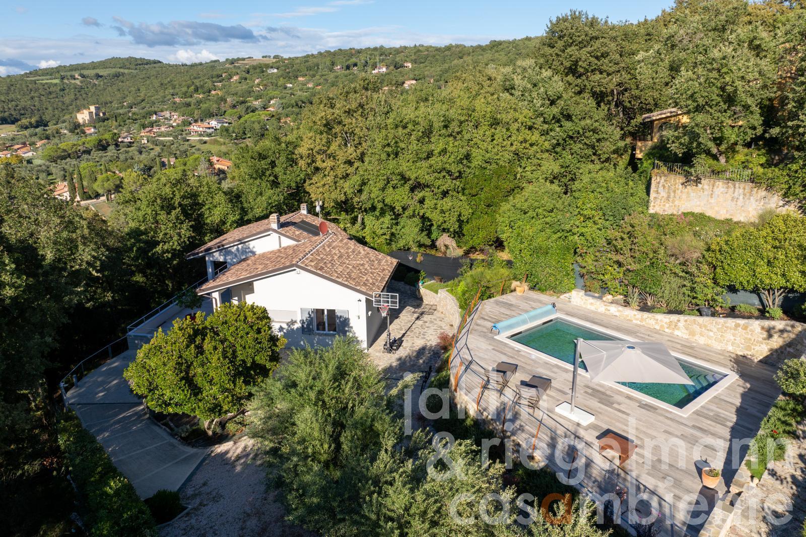 B rated energy-efficient stunning modern villa with pool and Lake Trasimeno views