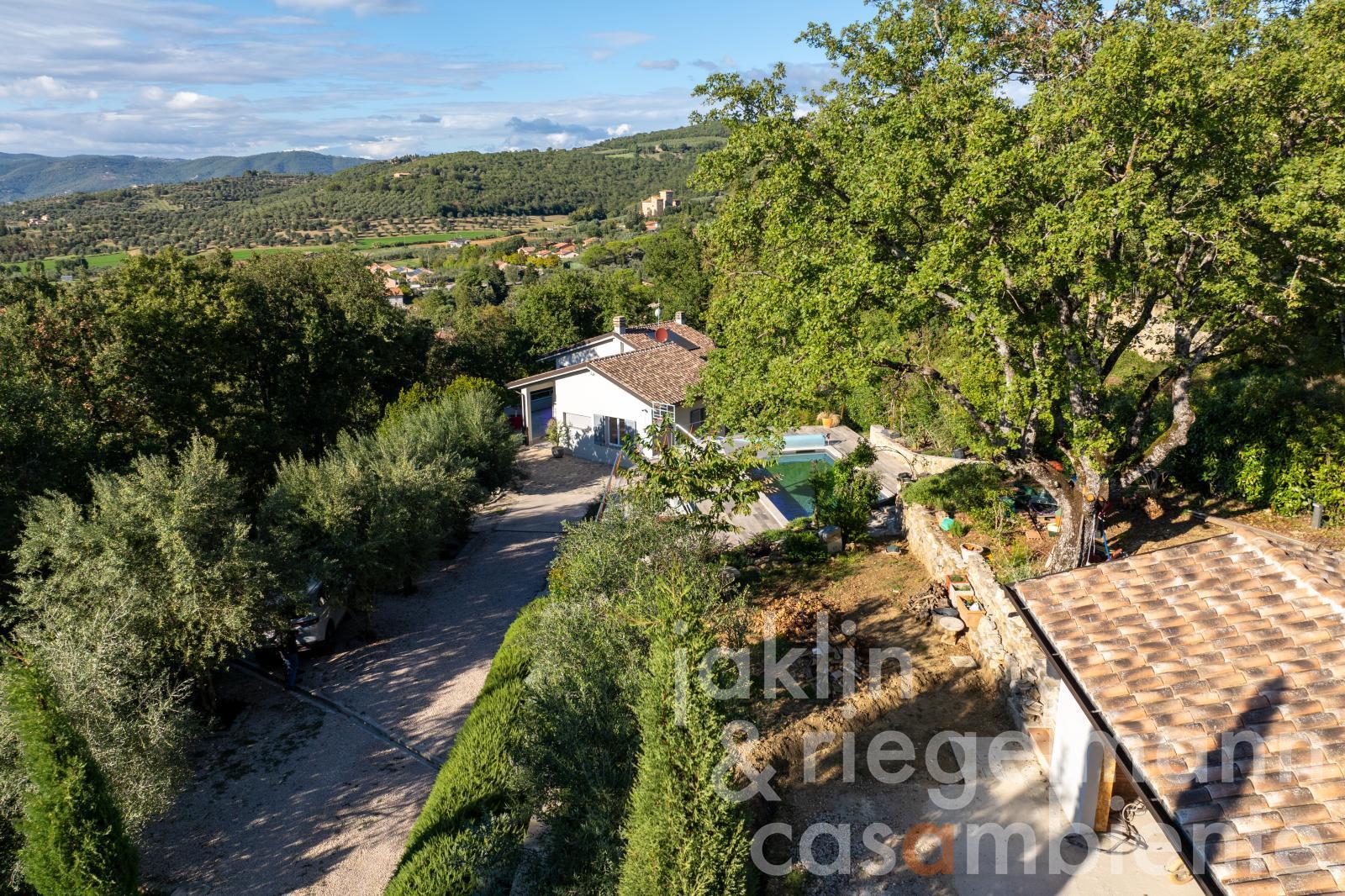 B rated energy-efficient stunning modern villa with pool and Lake Trasimeno views