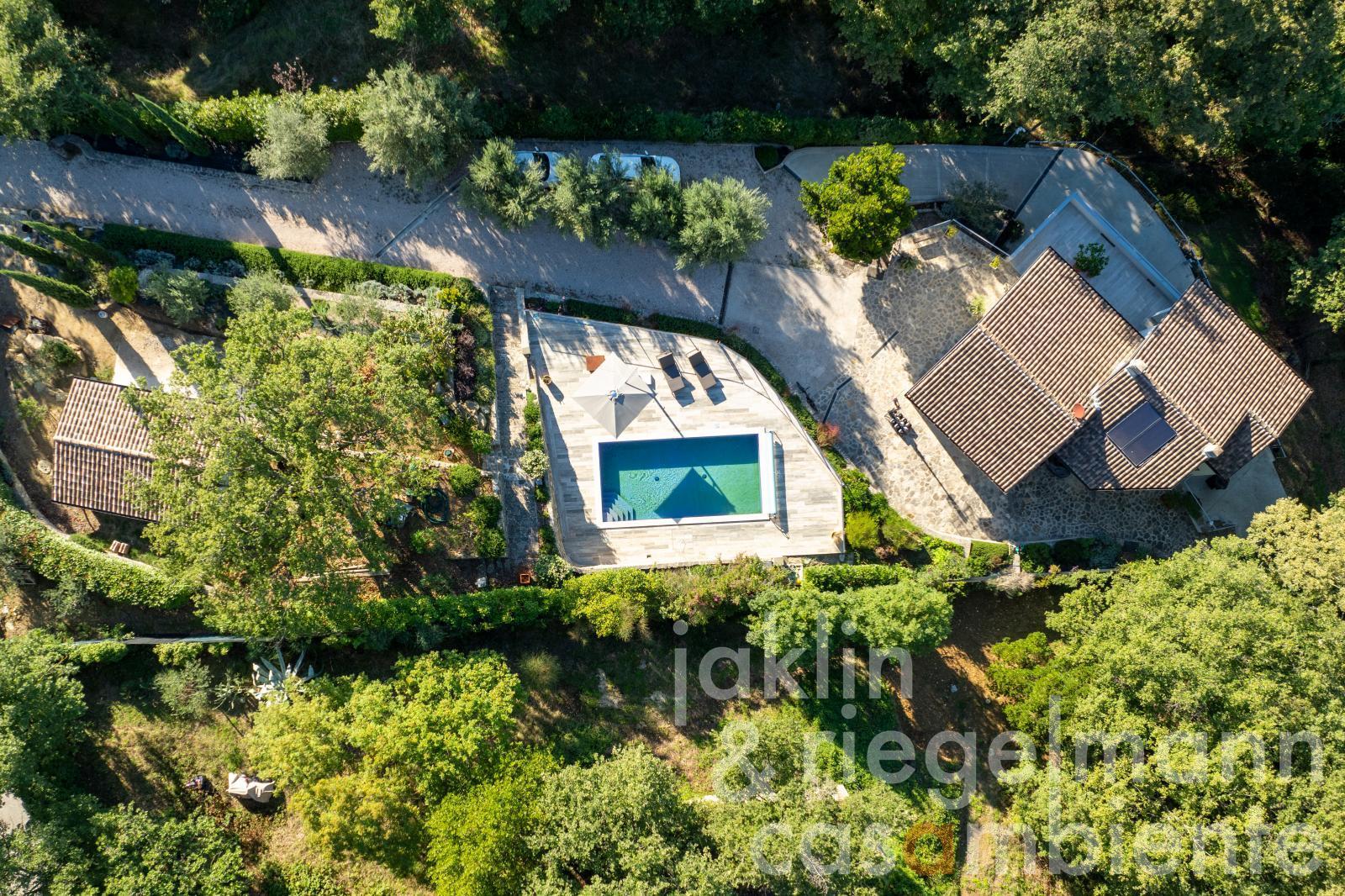 B rated energy-efficient stunning modern villa with pool and Lake Trasimeno views