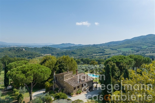 Prestigioso immobile in vendita con campo da golf privato vicino a Todi in Umbria