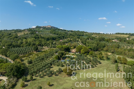Prestigieus landgoed met privé golfbaan te koop nabij Todi in Umbrië