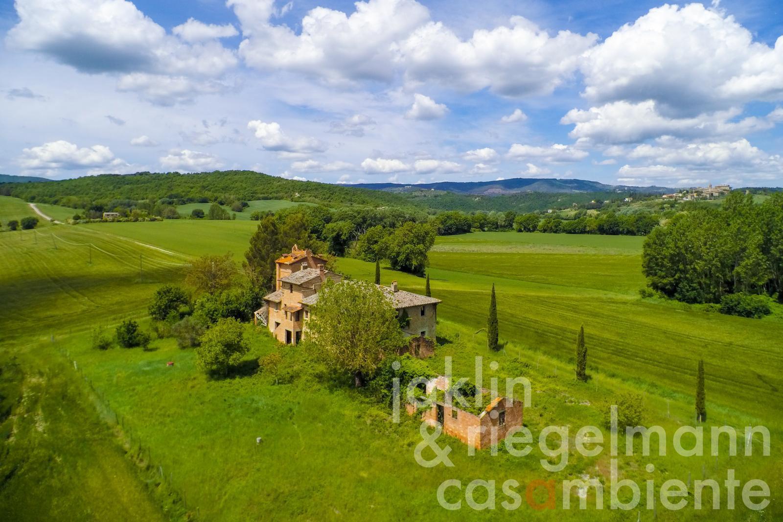 Partly restored farmhouse and 3 outbuildings in the middle of the Umbrian countryside between Todi a