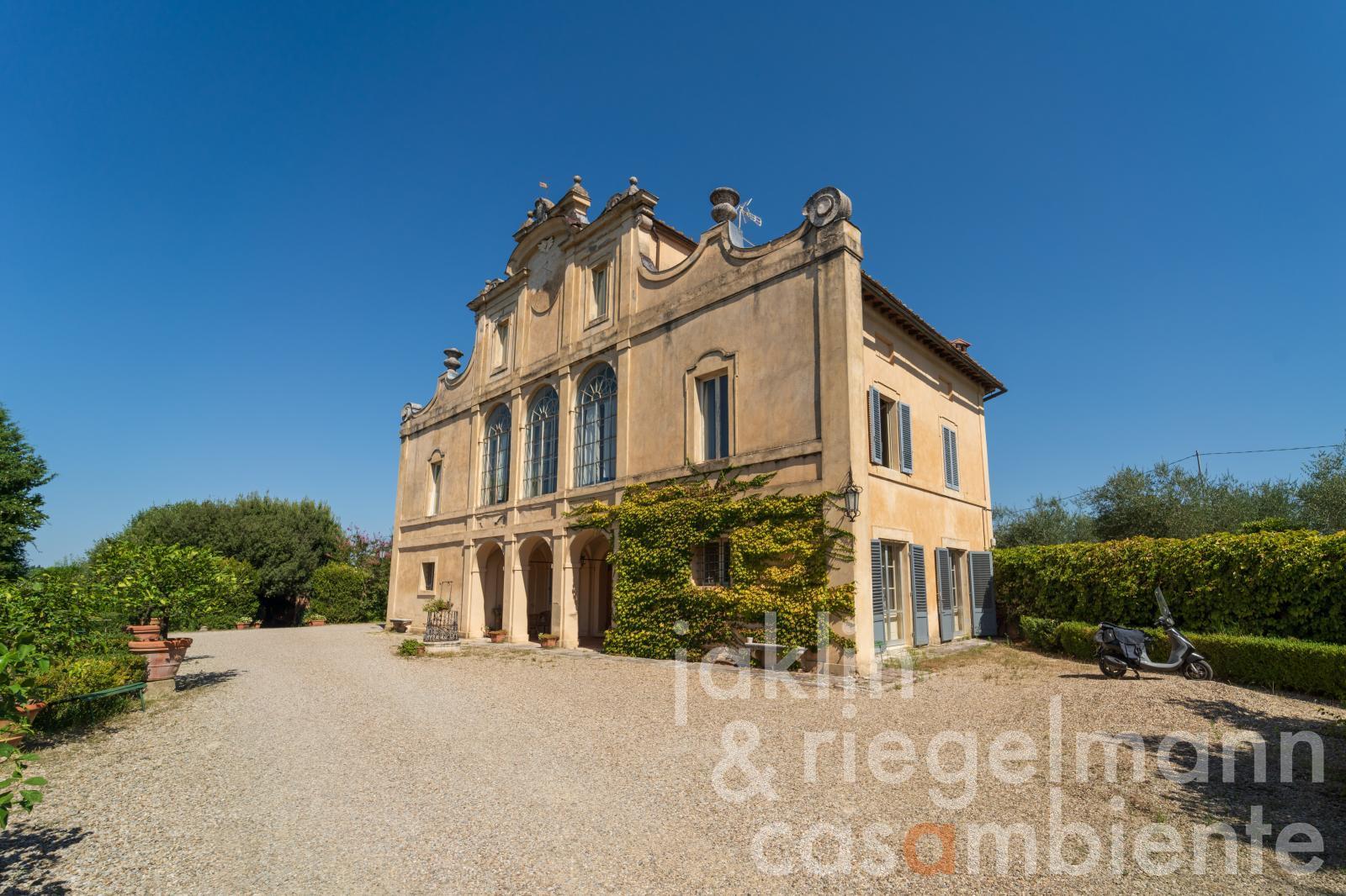 Elegant 18th century villa in Siena