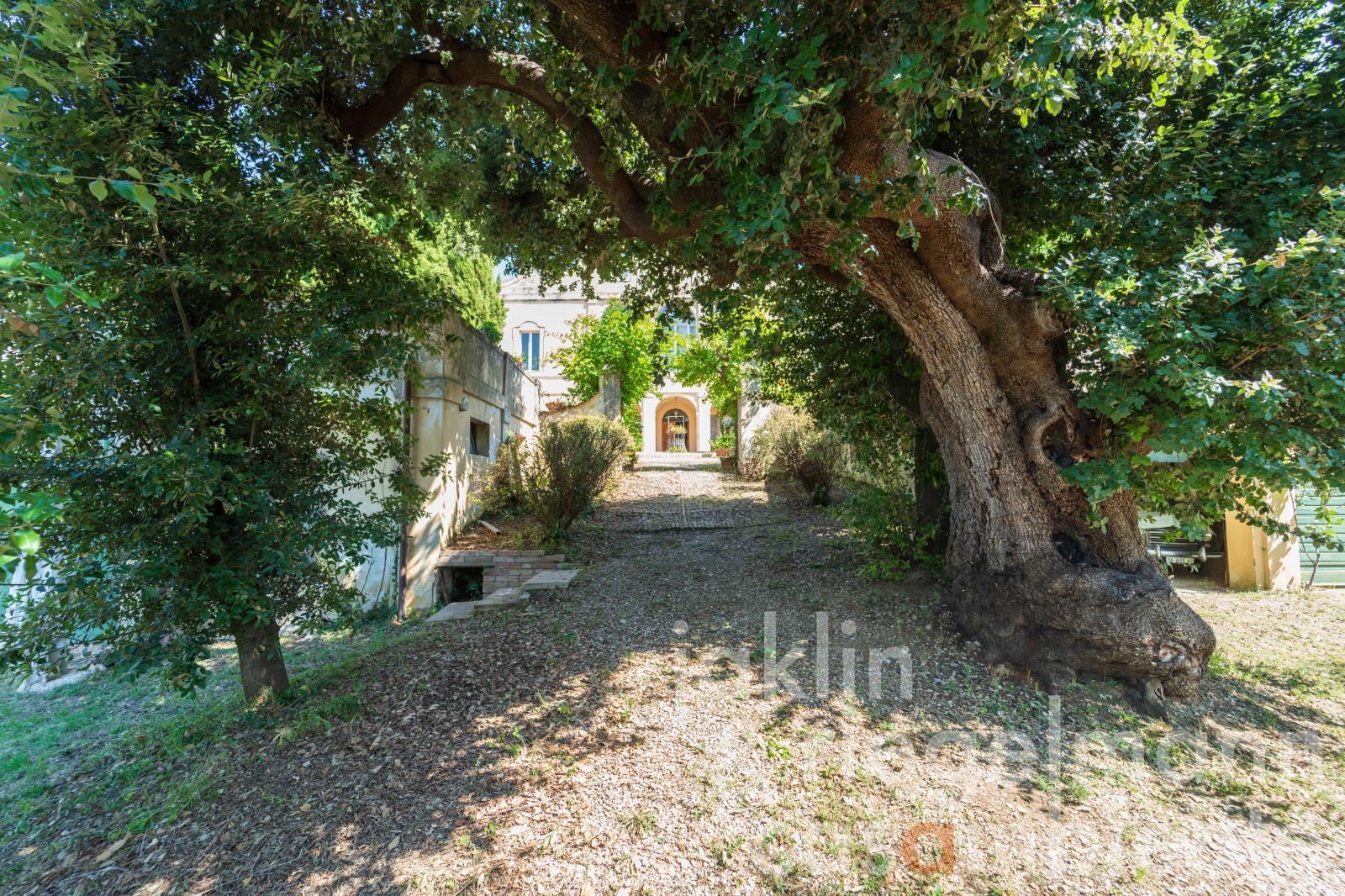 Elegant 18th century villa in Siena