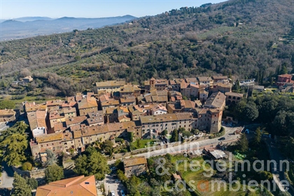 Appartement avec toit-terrasse panoramique à la frontière entre la Toscane et l'Ombrie