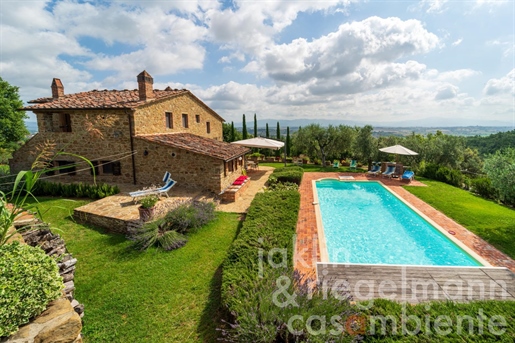 Magnifique ferme toscane en pierre près de Monte San Savino avec piscine, oliveraie et vue sur la Va