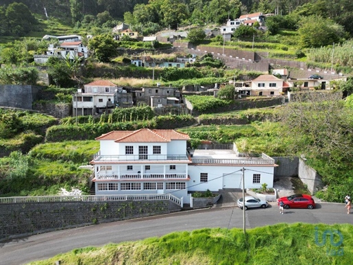 Casa T4 em Madeira de 261,00 m²