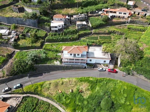 Casa T4 em Madeira de 261,00 m²
