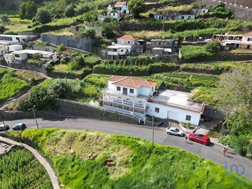 Dom so 4 izbami na Madeire s rozlohou 261,00 m²