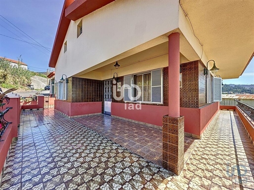 Casa tradicional T4 em Madeira de 234,00 m²