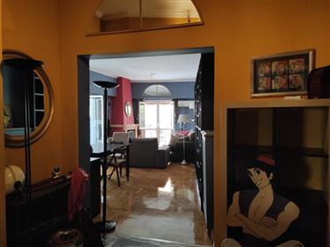 Remarquable appartement au dernier étage à Kypseli avec véranda